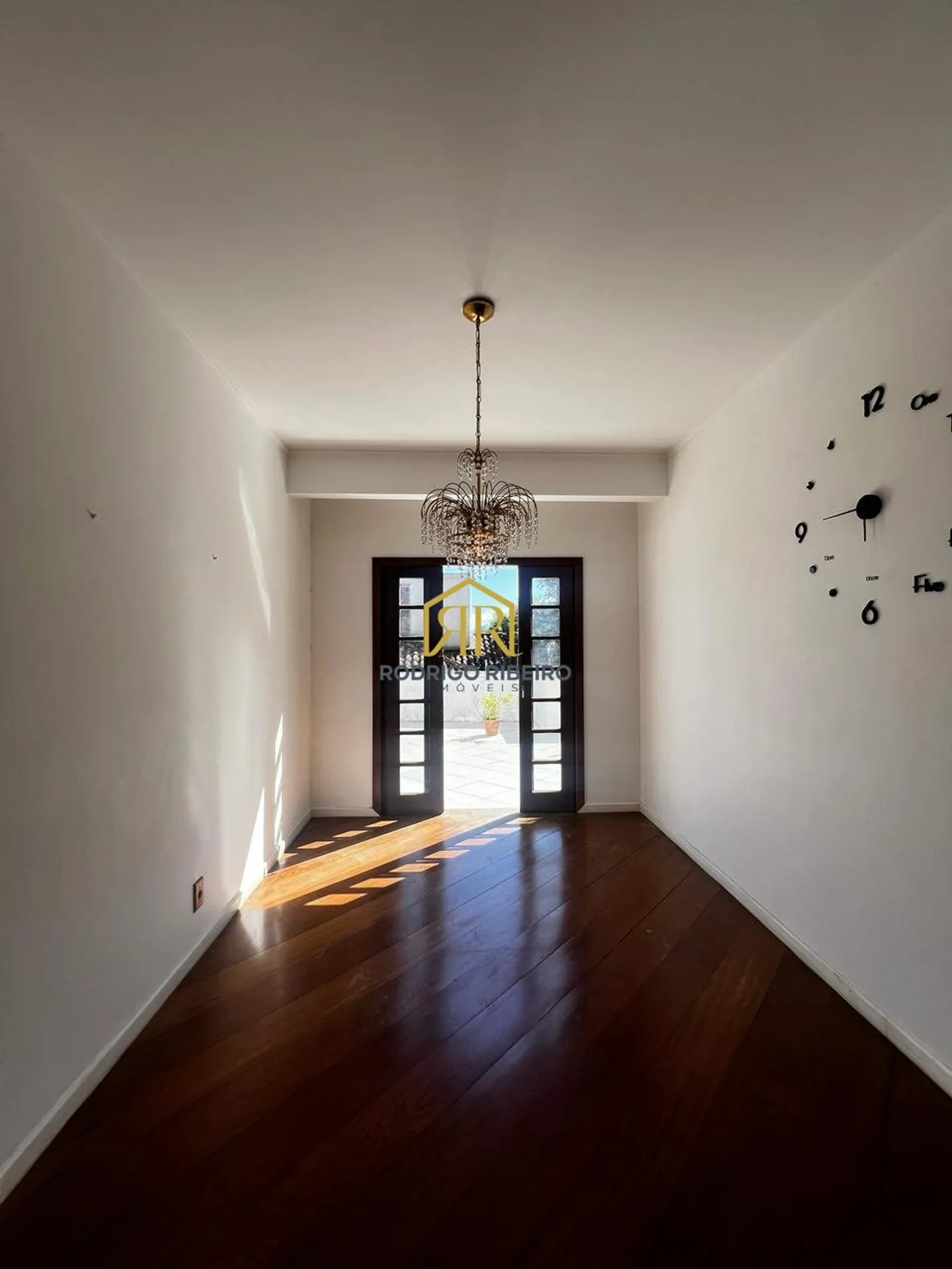 House with 7 bedrooms and 405 m² in a gated community — photo 20