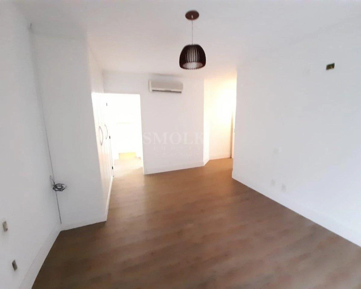 Ванна та 4 спальні: квартира 255 м² — photo 19