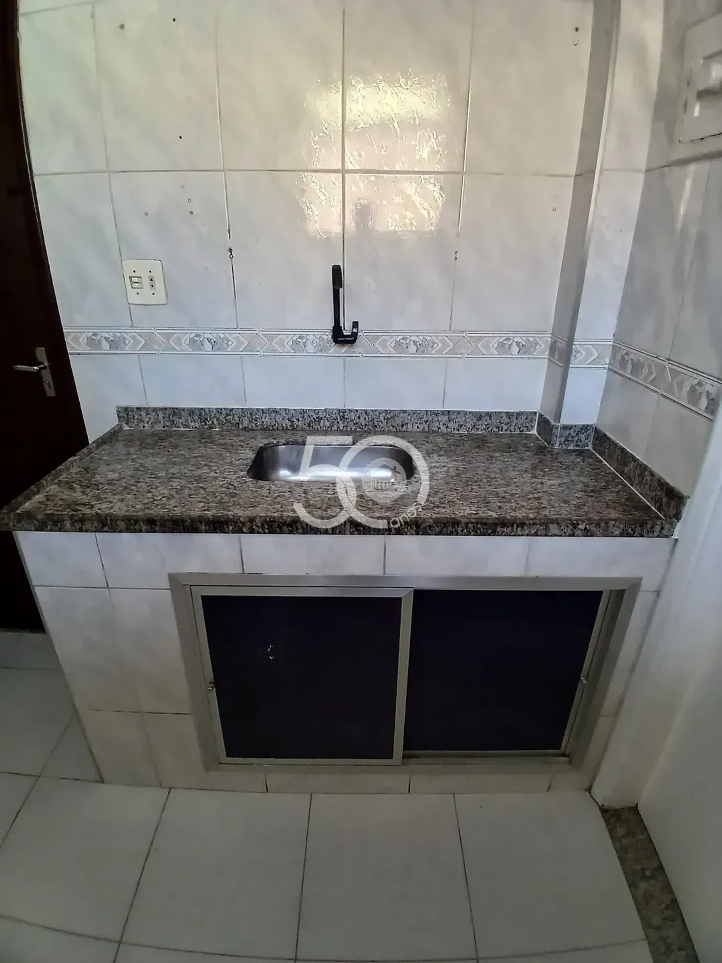 Apartamento de 2 dormitorios con balcón y cocina separada — photo 33