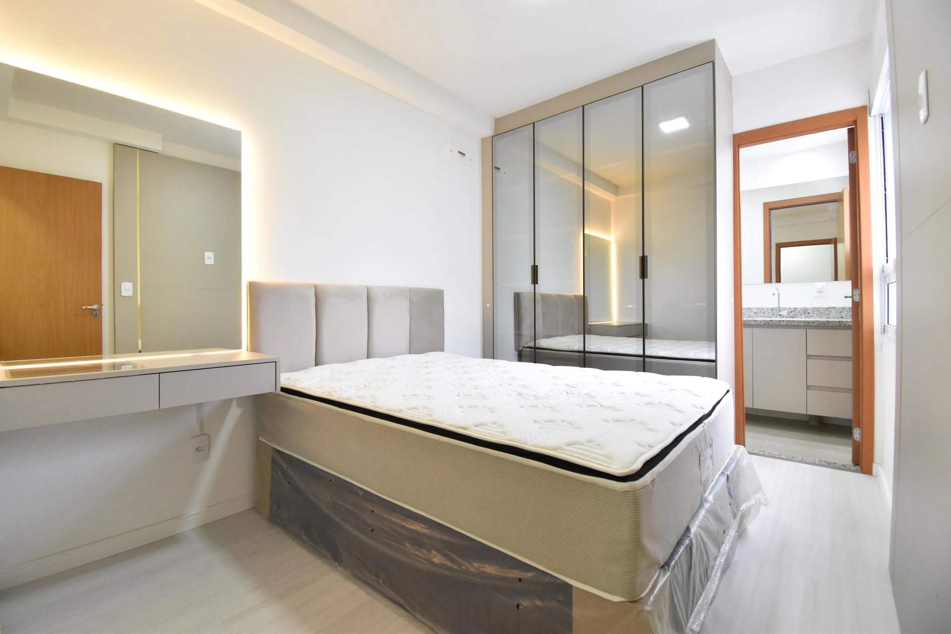 2-bedroom apartment with a home office in Curitiba — photo 3