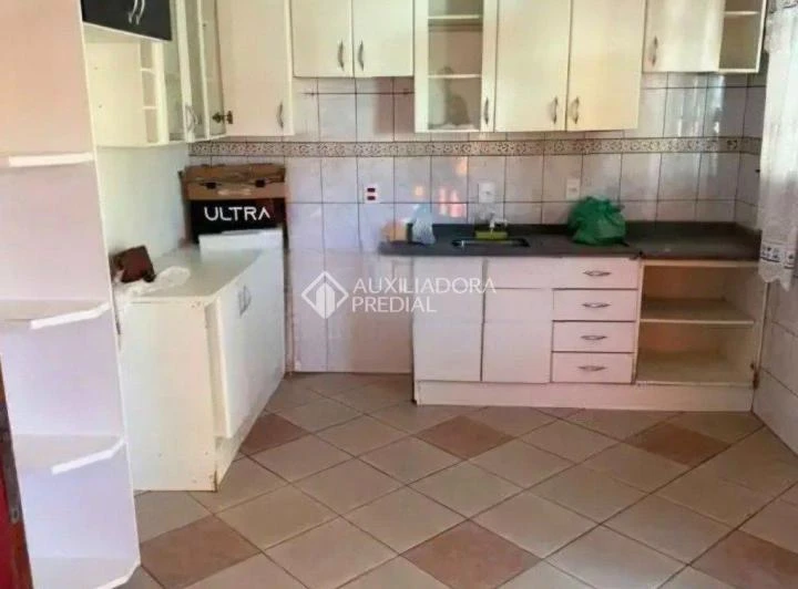 Unfurnished house with 5 bedrooms, 3 en-suites and 420 m² — photo 2