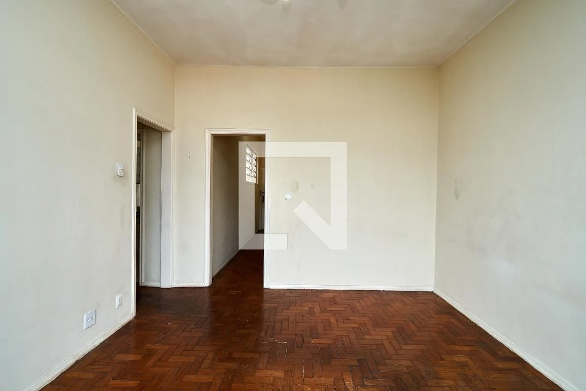 2-bedroom apartment with a bathtub — photo 31