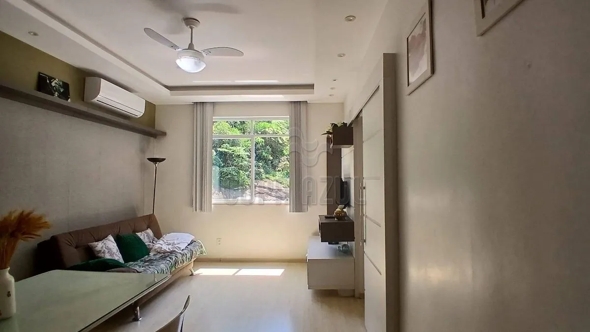 One-bedroom apartment with a mountain view in Rio de Janeiro — photo 17