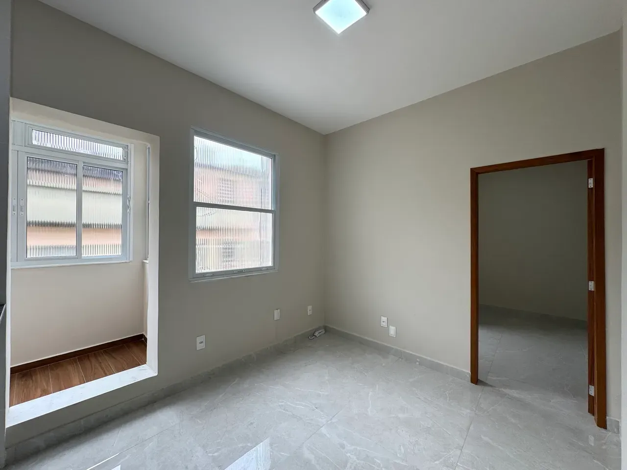 Glass-enclosed balcony in a one-bedroom apartment, 39 m² — photo 7