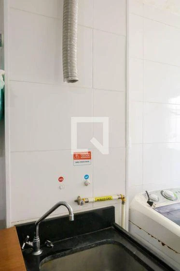 2-bedroom apartment in a building with a pool — photo 41