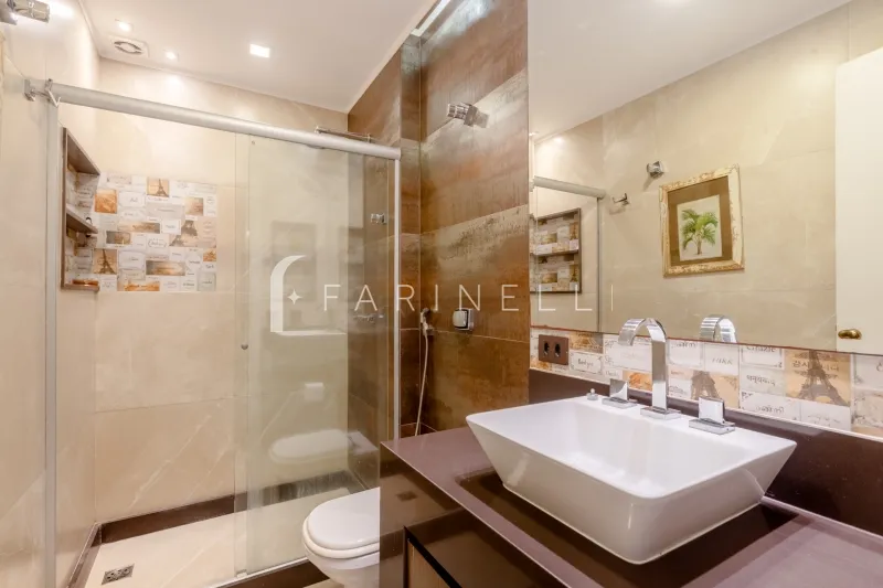 Apartamento de 2 quartos com varanda fechada — photo 8