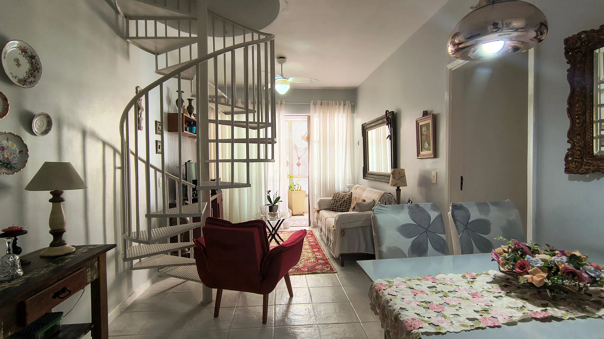 Furnished apartment with a desk and 4 bedrooms