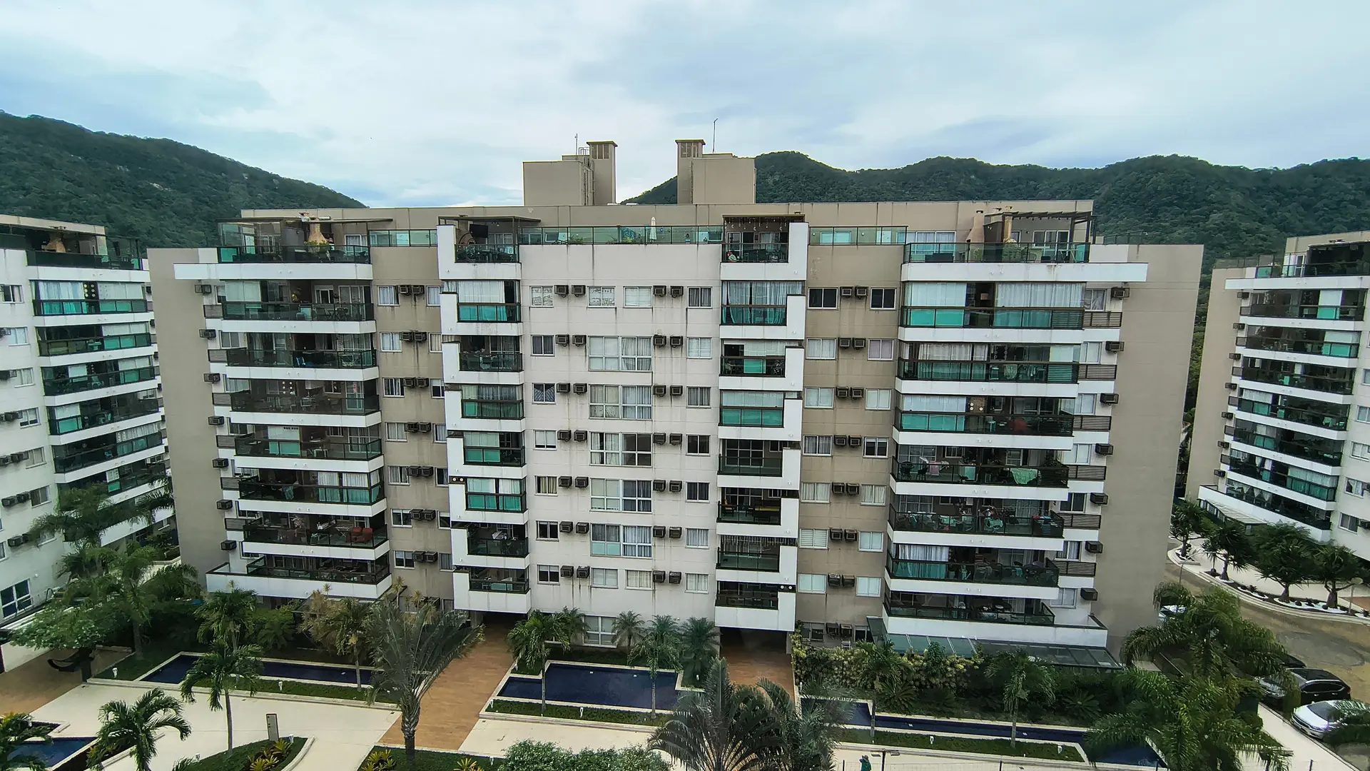 2-bedroom apartment with an enclosed, floor-to-ceiling balcony — photo 8