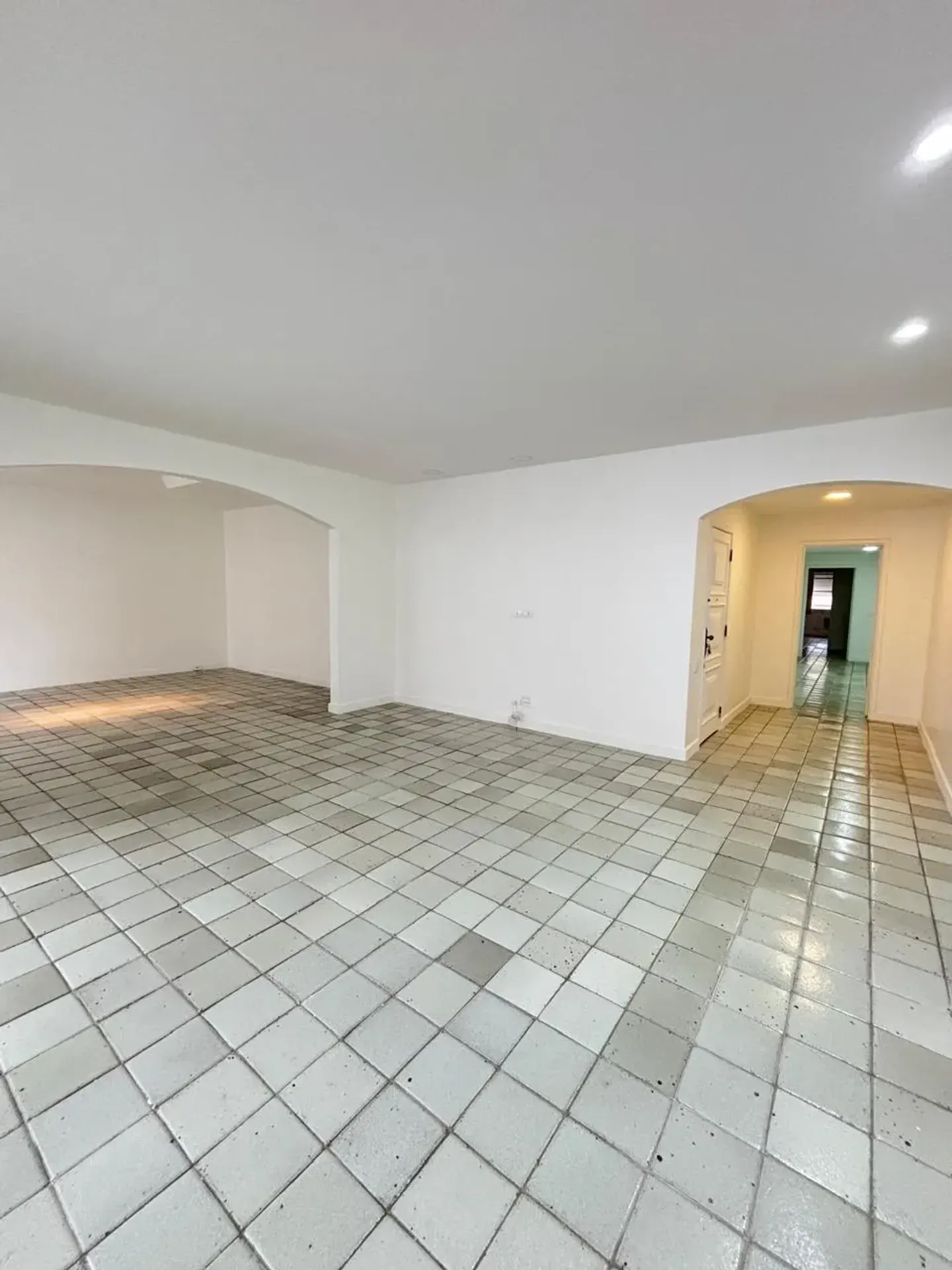 Apartment, 280 m², with a water view — photo 17