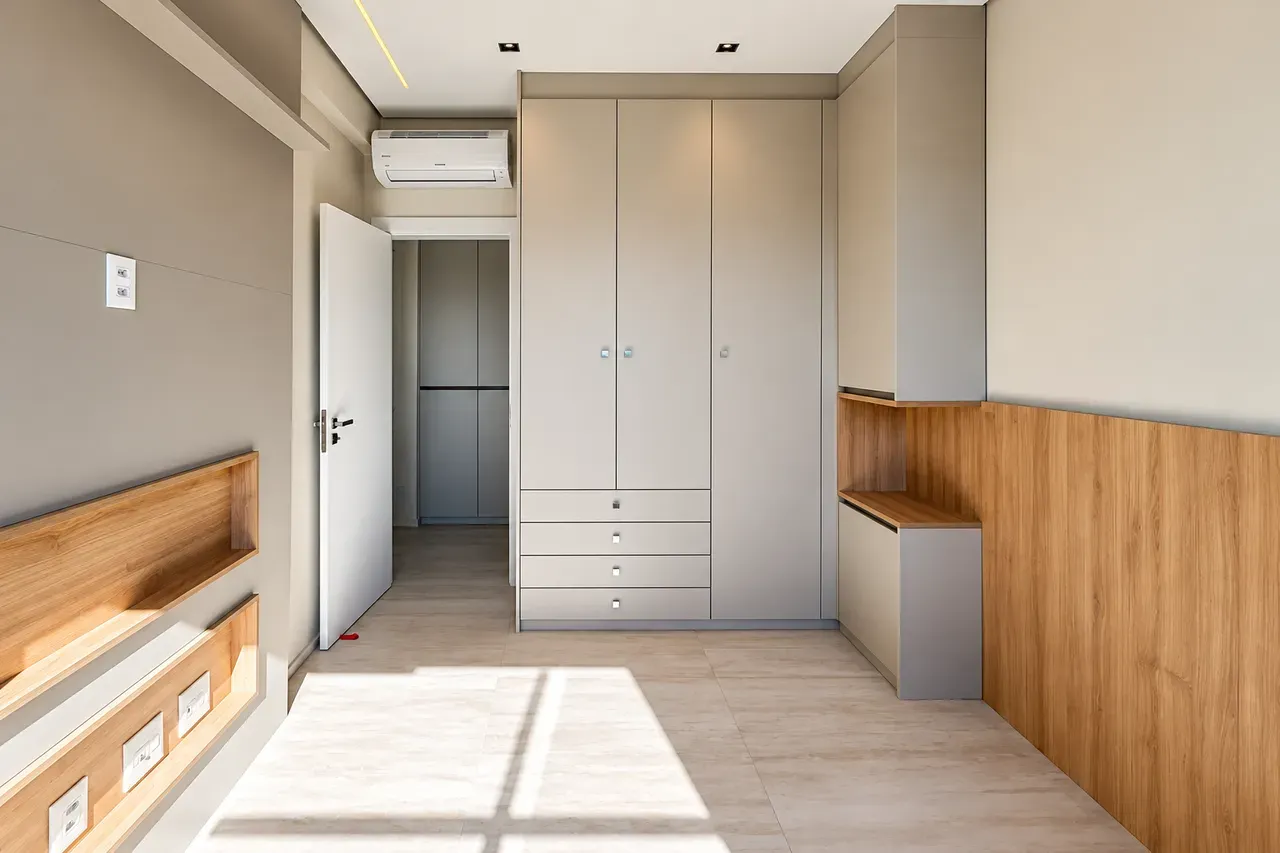 4-bedroom apartment with a water view — photo 5