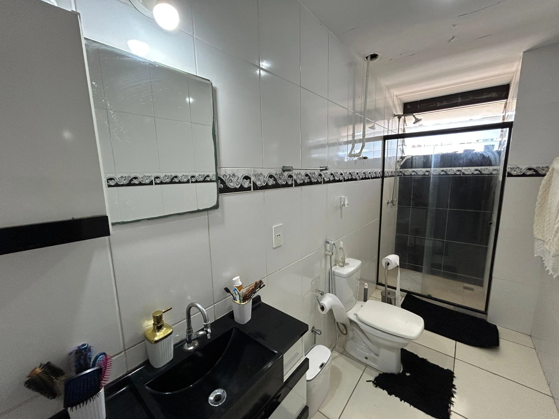 Furnished 4-bedroom rental apartment with 5 parking spaces — photo 32