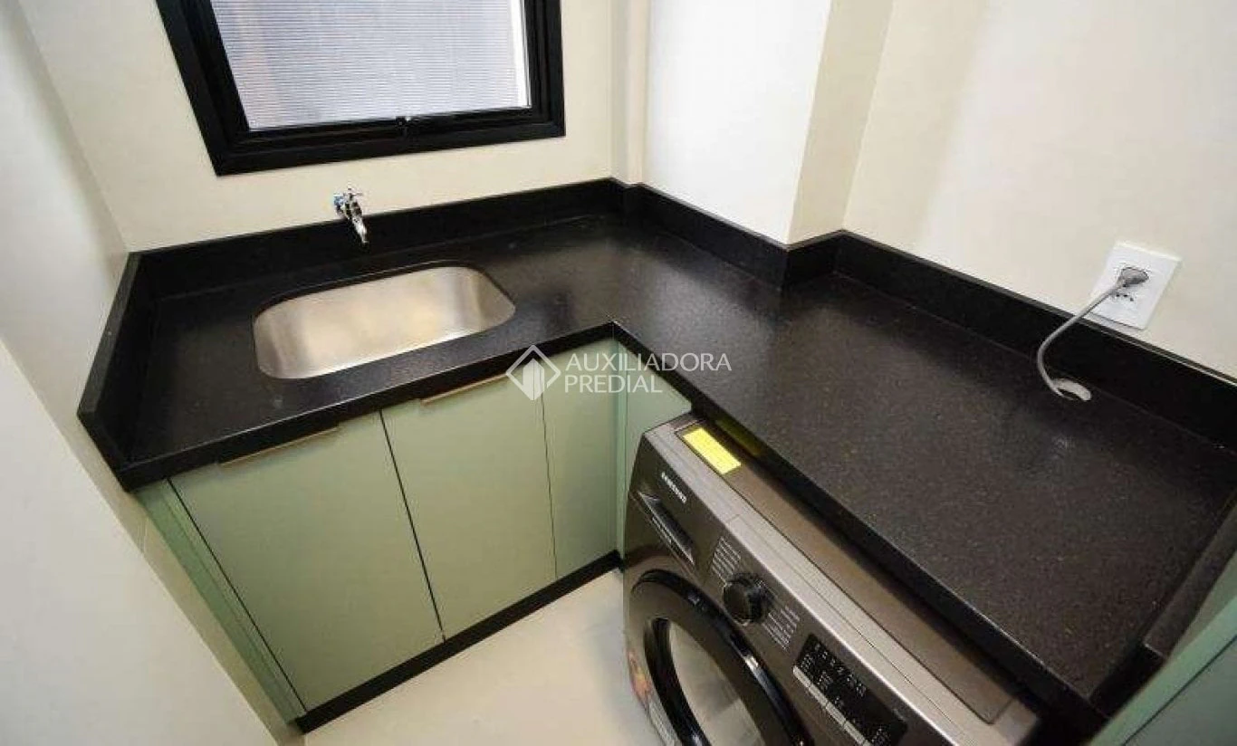2-bedroom apartment in a building with a gym — photo 3