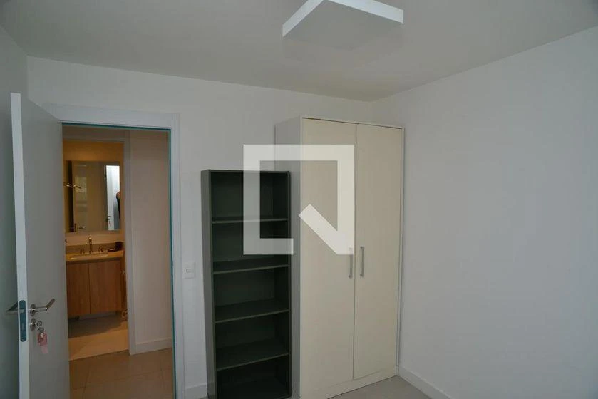Glass-enclosed balcony in a 3-bedroom apartment, 103 m² — photo 30
