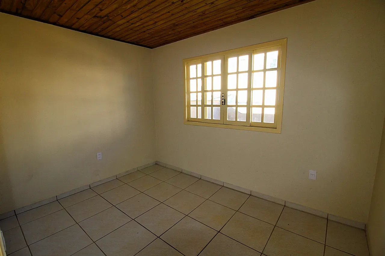 Balcony with a grill in a 2-bedroom house, 60 m² — photo 10