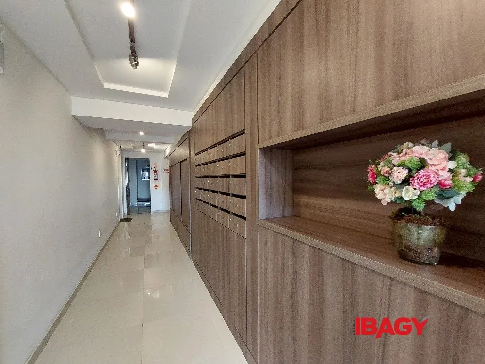 Unfurnished 1-bedroom apartment with 54 m² — photo 16