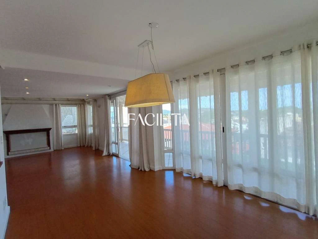 4-bedroom house with 6 bathrooms and 3 parking spaces — photo 2