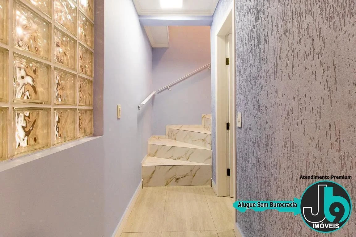 212 m² house with a home office and a glass-enclosed balcony — photo 10