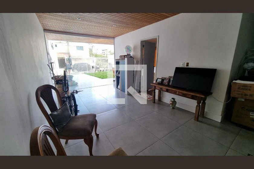 Sobrado em condomínio com 1 suíte e 160 m²