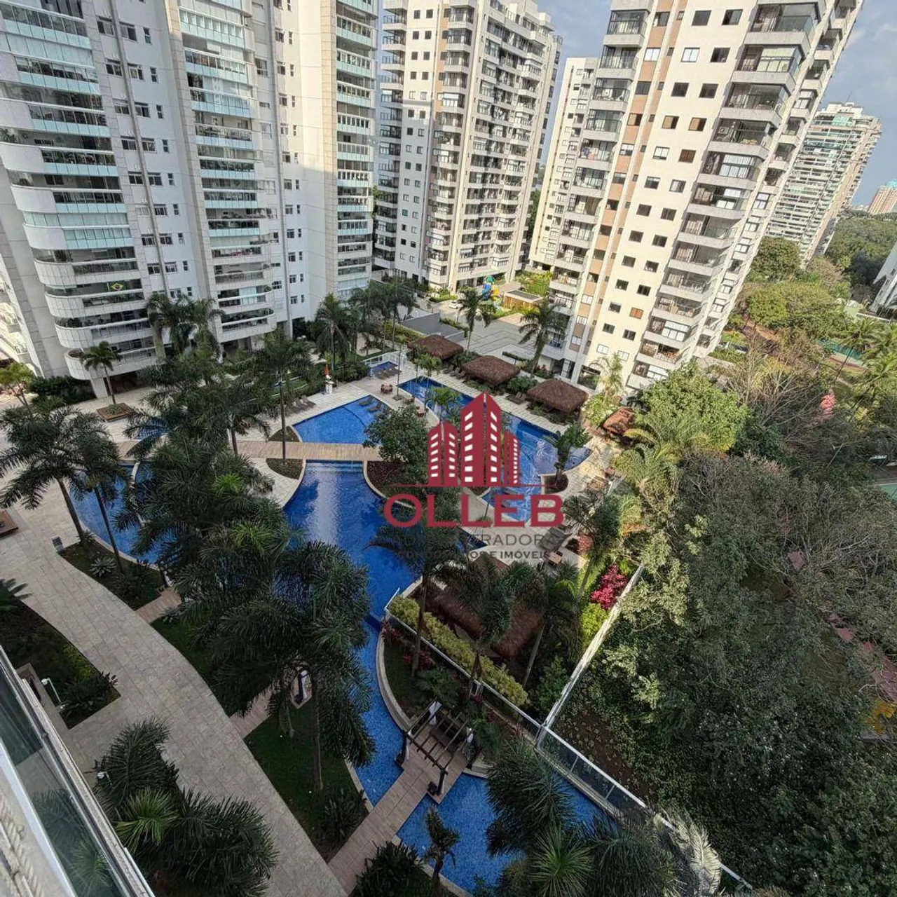 Furnished apartment with 4 bedrooms and an enclosed balcony — photo 8