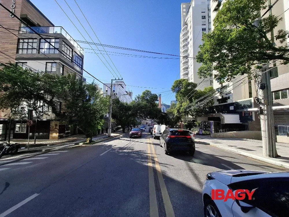 One-bedroom apartment with a home office in Florianópolis — photo 29