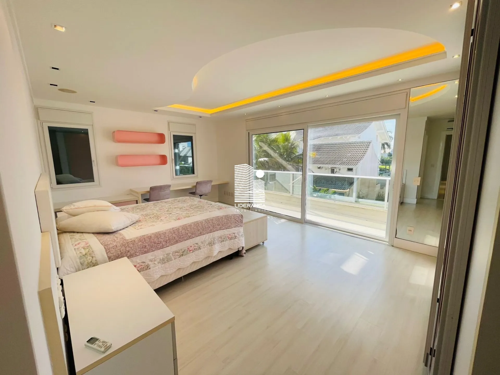 Casa mobiliada com 9 dormitórios e jardim privativo — photo 8