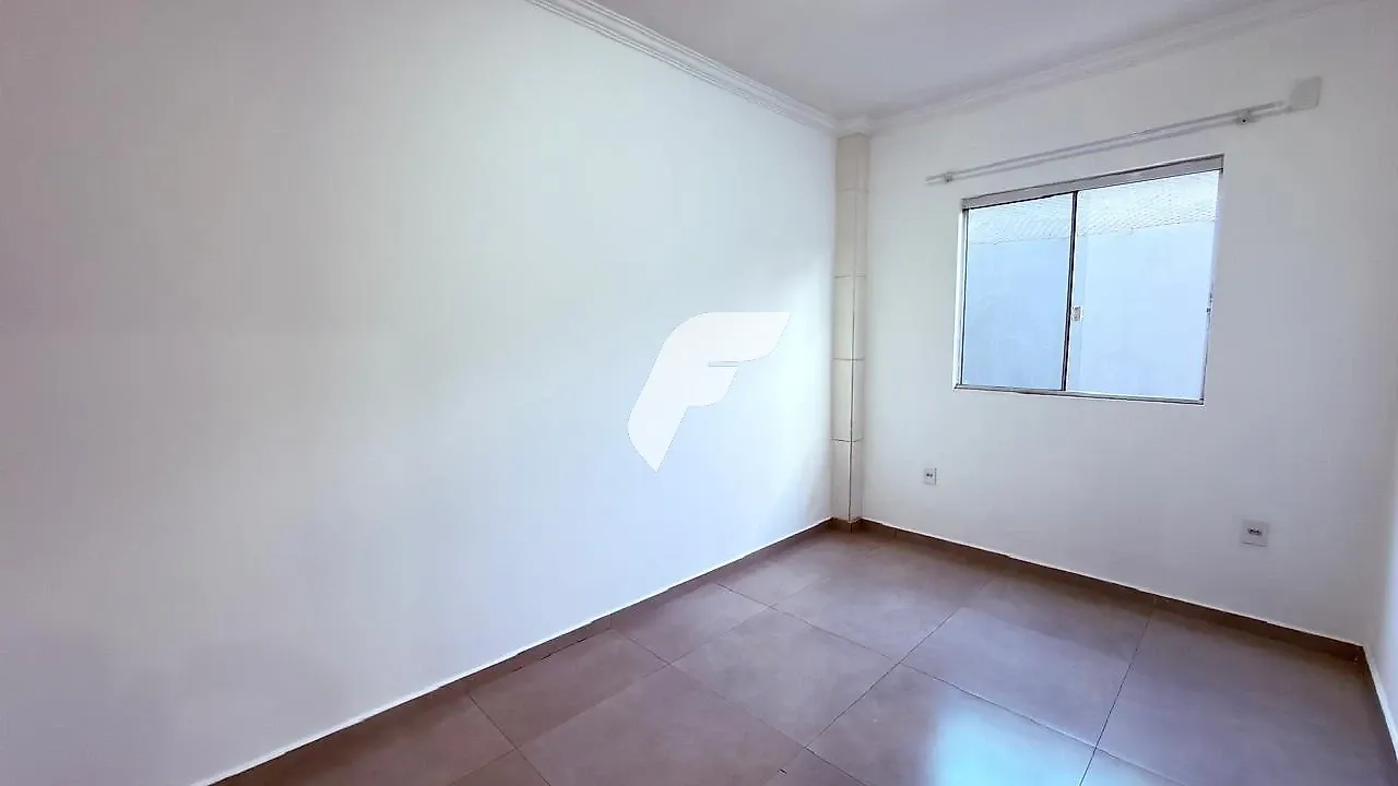Apartamento en planta baja con cocina compacta y 2 dormitorios — photo 5