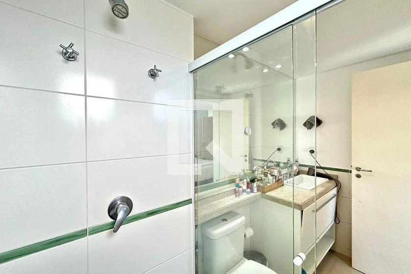 Furnished apartment, 196 m², with a glass-enclosed balcony — photo 42