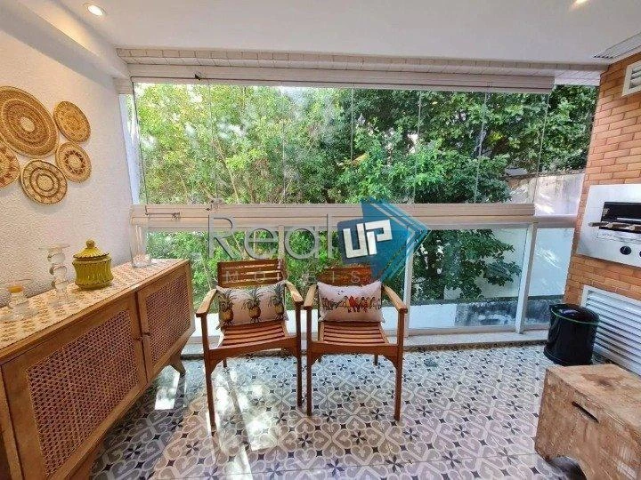 Furnished apartment, 74 m², with a glass-enclosed balcony — photo 16