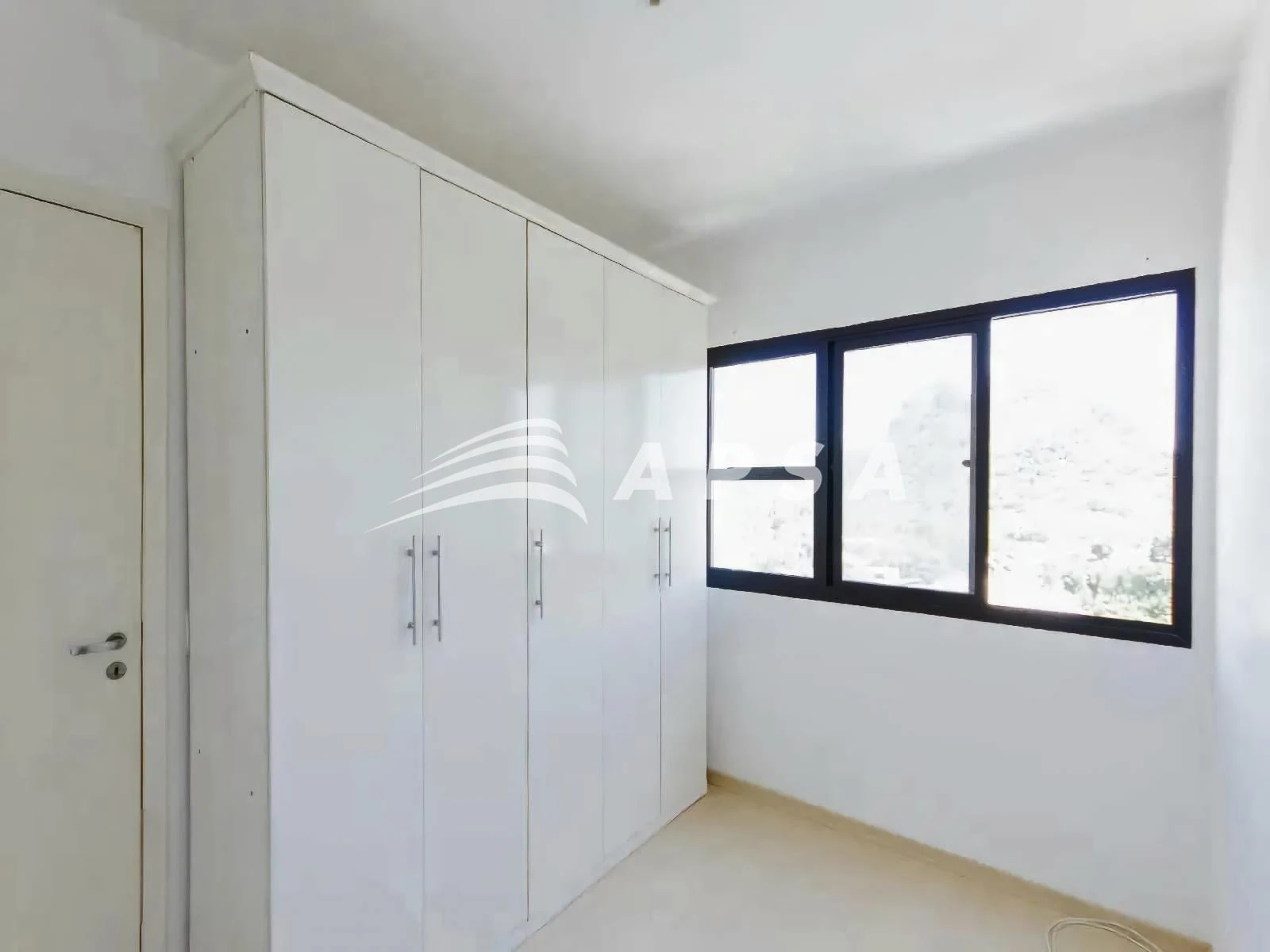Unfurnished 2-bedroom apartment with a private BBQ — photo 15