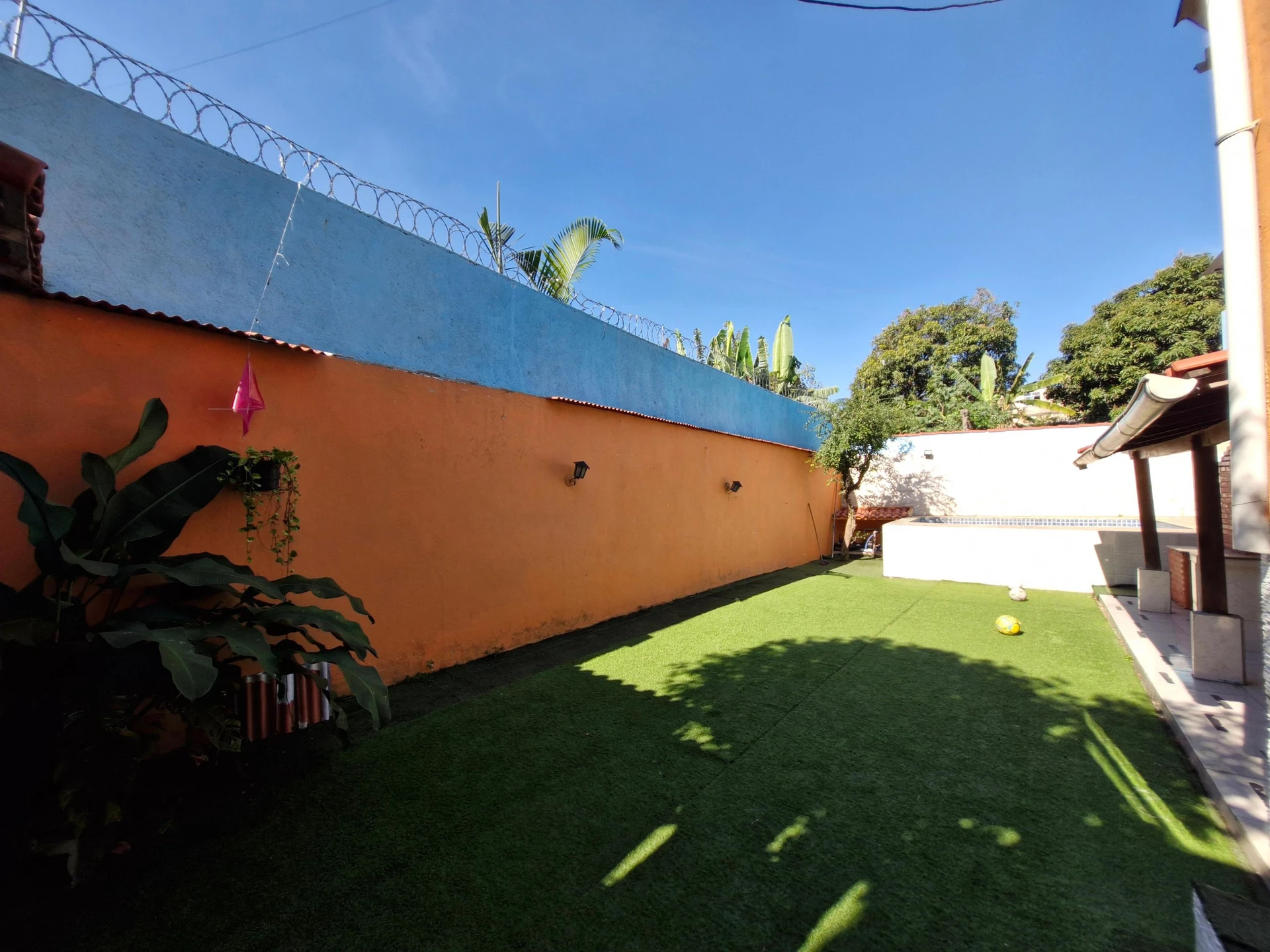 Furnished house with 3 bedrooms, balcony and private garden — photo 14