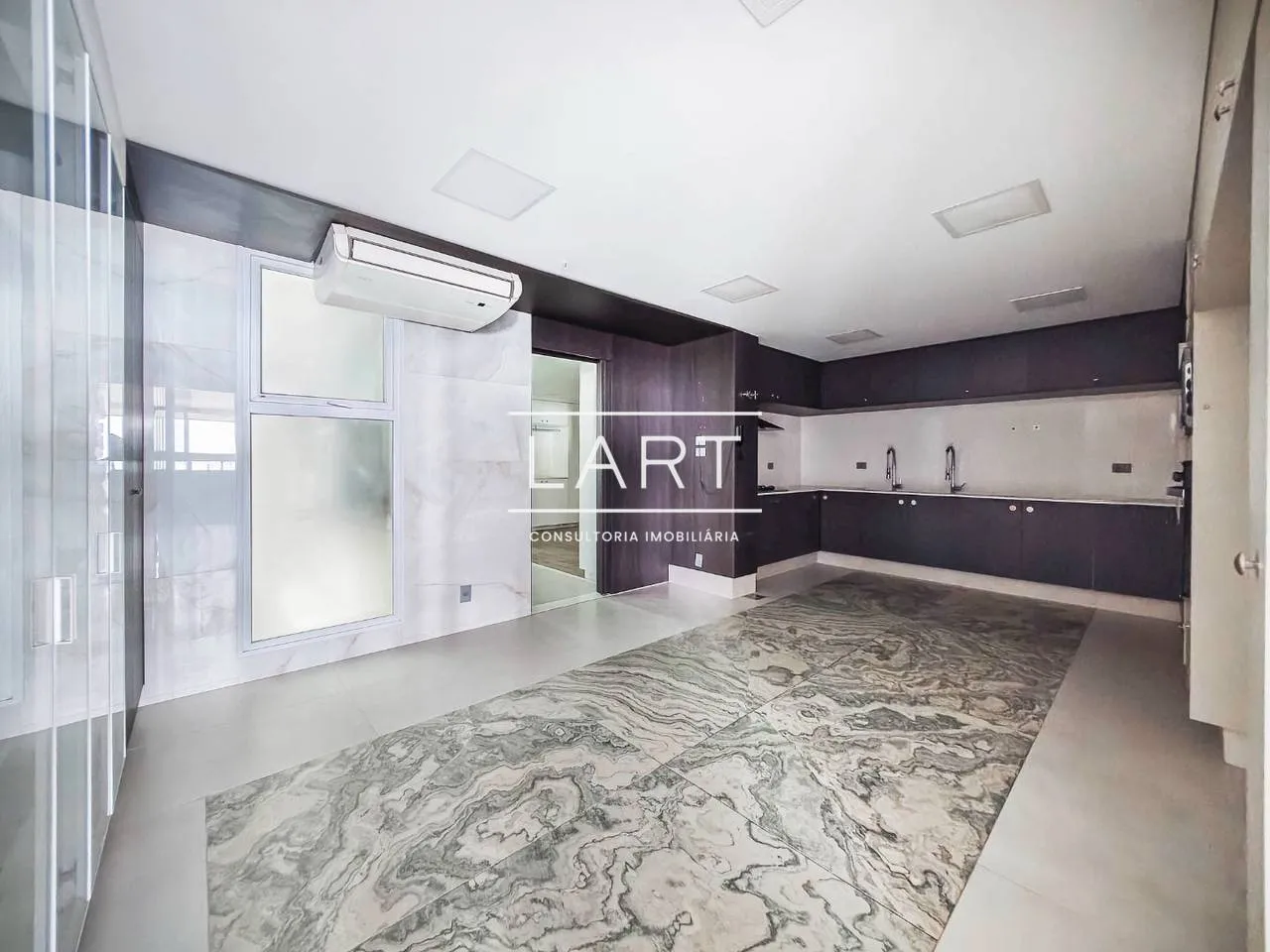 Furnished apartment, 465 m², with a water view — photo 23