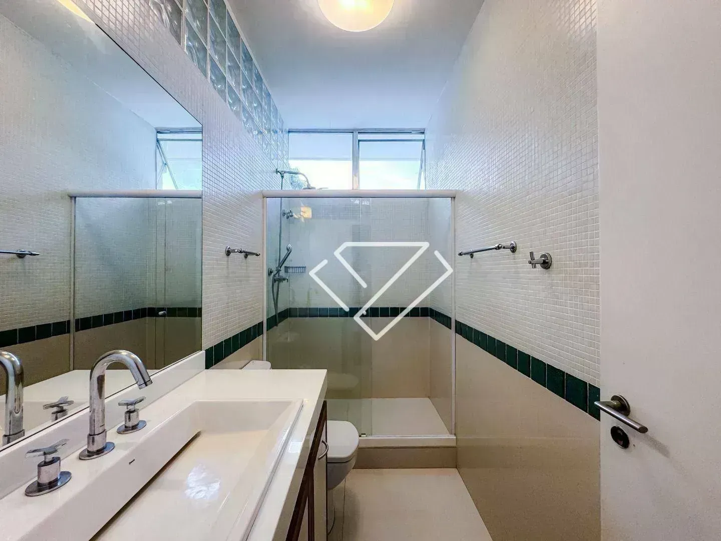 House with 3 bedrooms and 4 bathrooms on 600 m² — photo 29