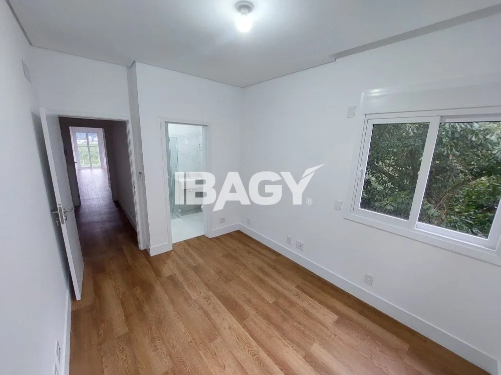 Furnished 133 m² apartment with 3 en-suite bedrooms — photo 7