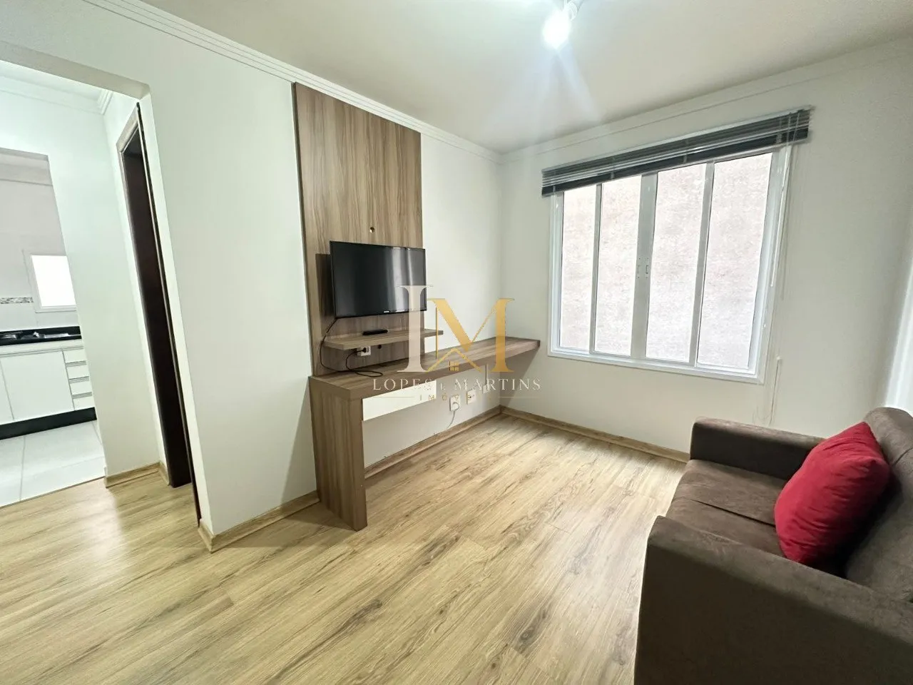 Деревянный пол или ламинат и 1 спальня: квартира 46 м² — photo 7