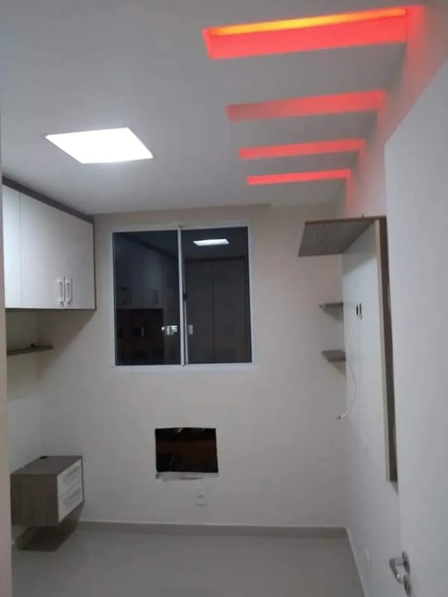 3-bedroom apartment in a building with a pool — photo 7