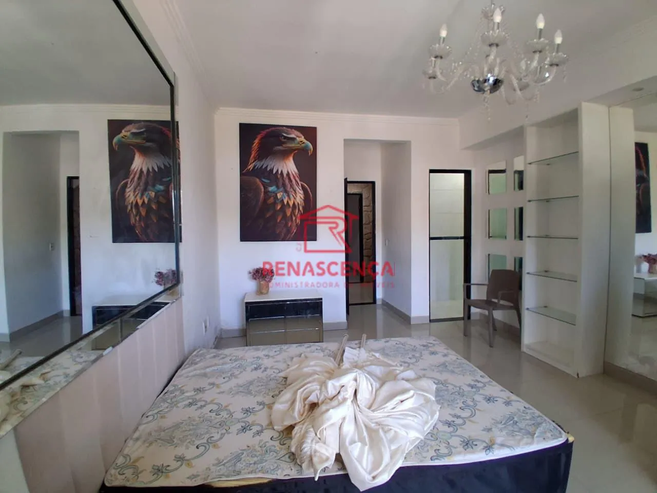Гардеробная и 4 спальни: дом 323 м² — photo 3
