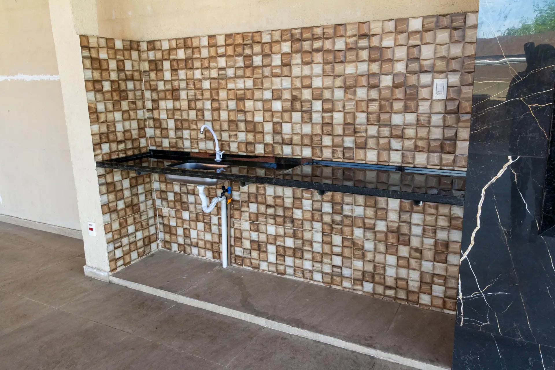 2-bedroom unfurnished apartment with 1 bathroom