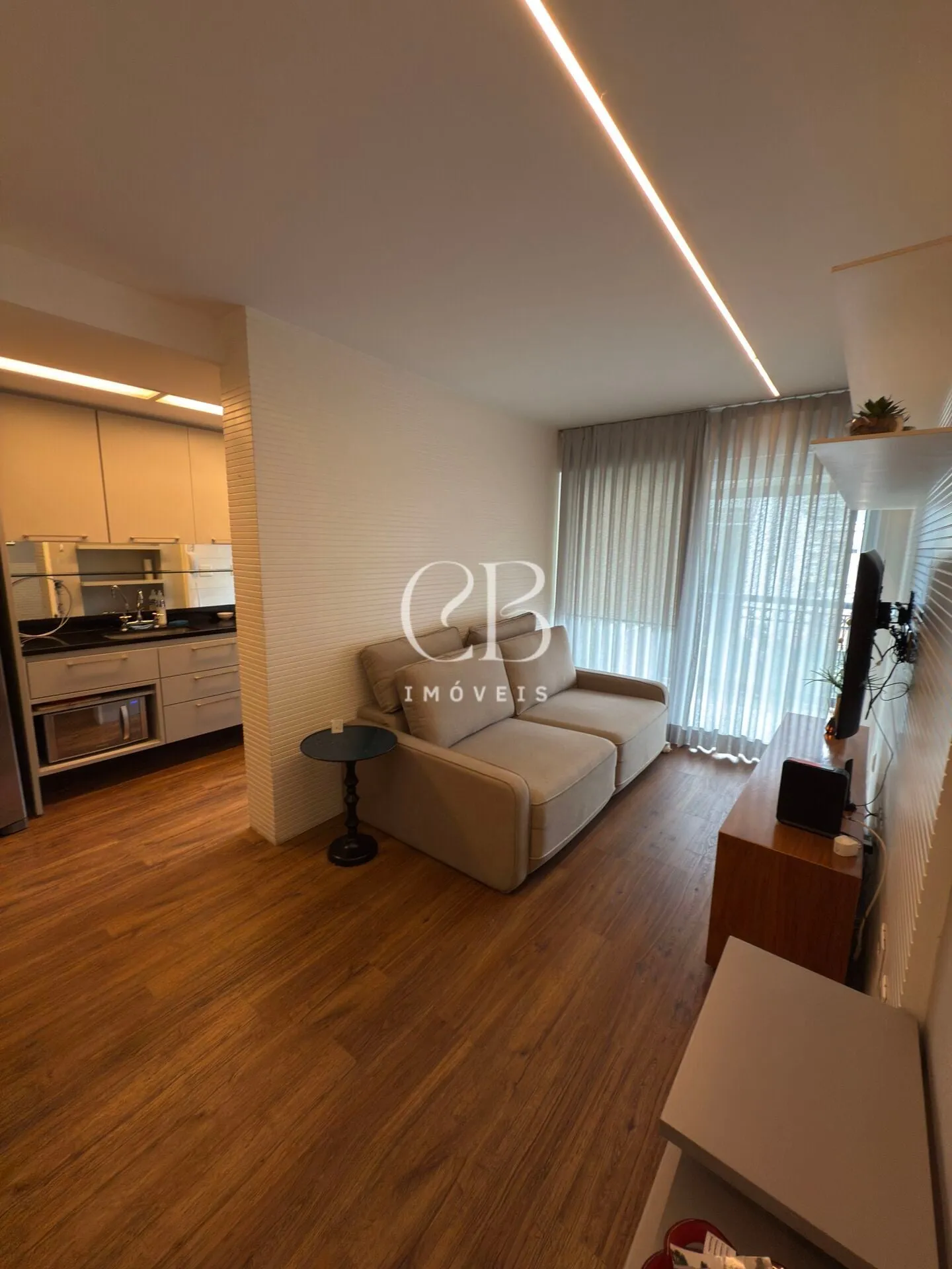Furnished 2-bedroom apartment with en-suite bathrooms — photo 35