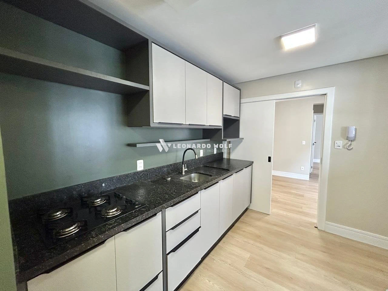 2-bedroom apartment with a washing machine in Florianópolis