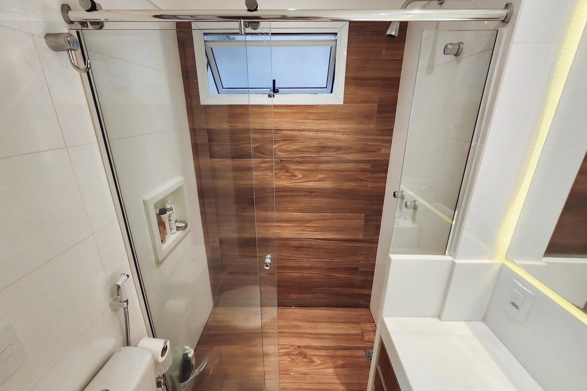 3-bedroom apartment with an ensuite suite and 2 parking — photo 27