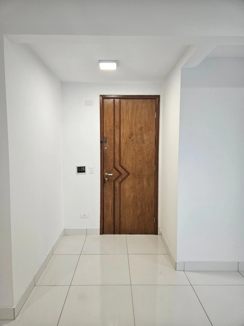 1-bedroom apartment with open-plan kitchen and cabinets — photo 4