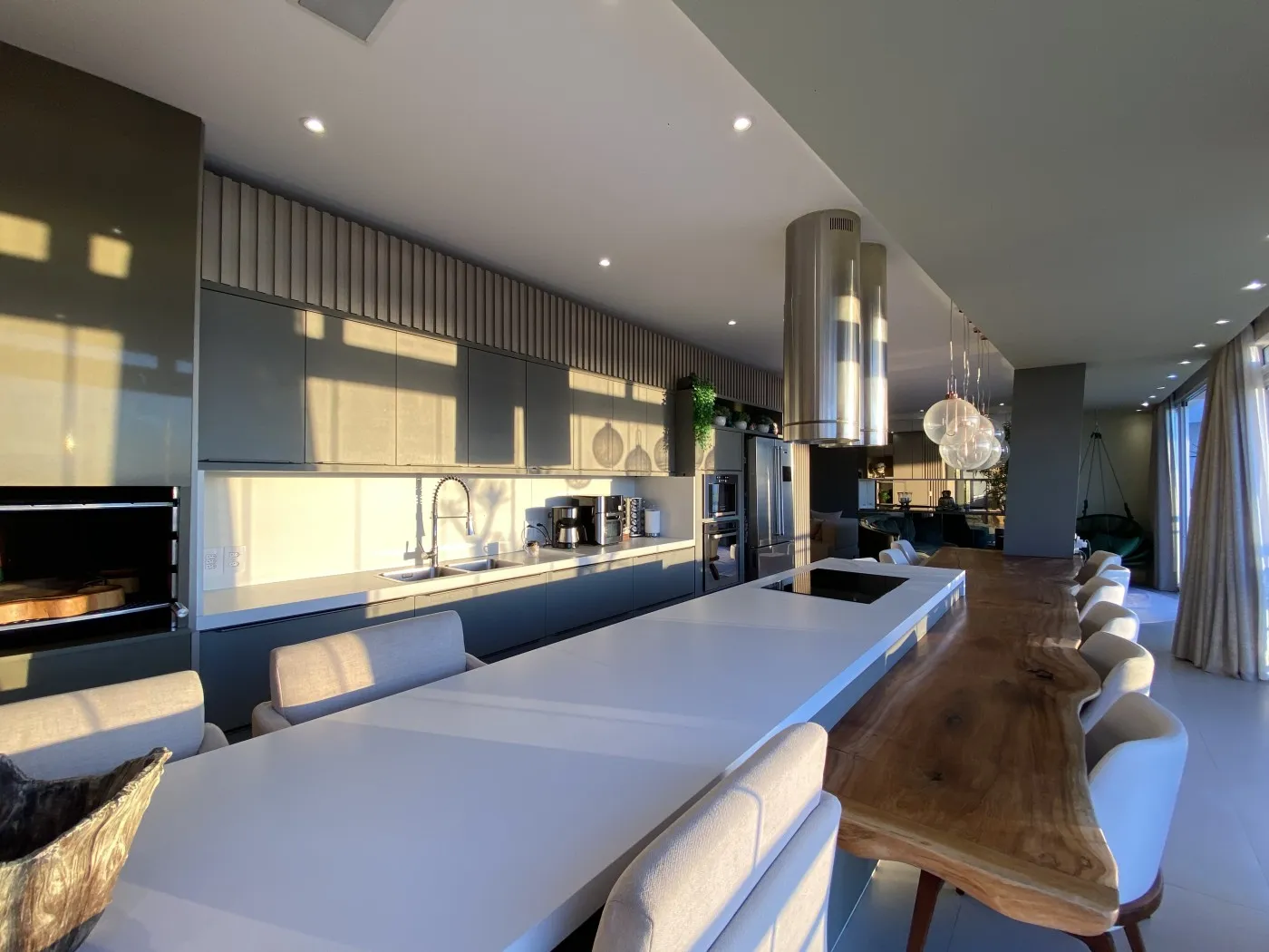 318 m² apartment with a bathtub and a water view — photo 30