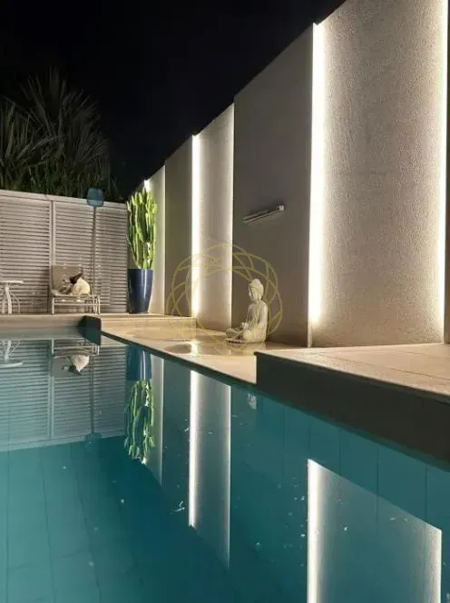Casa de 360 m² con balcón gourmet y espacio de home office — photo 16