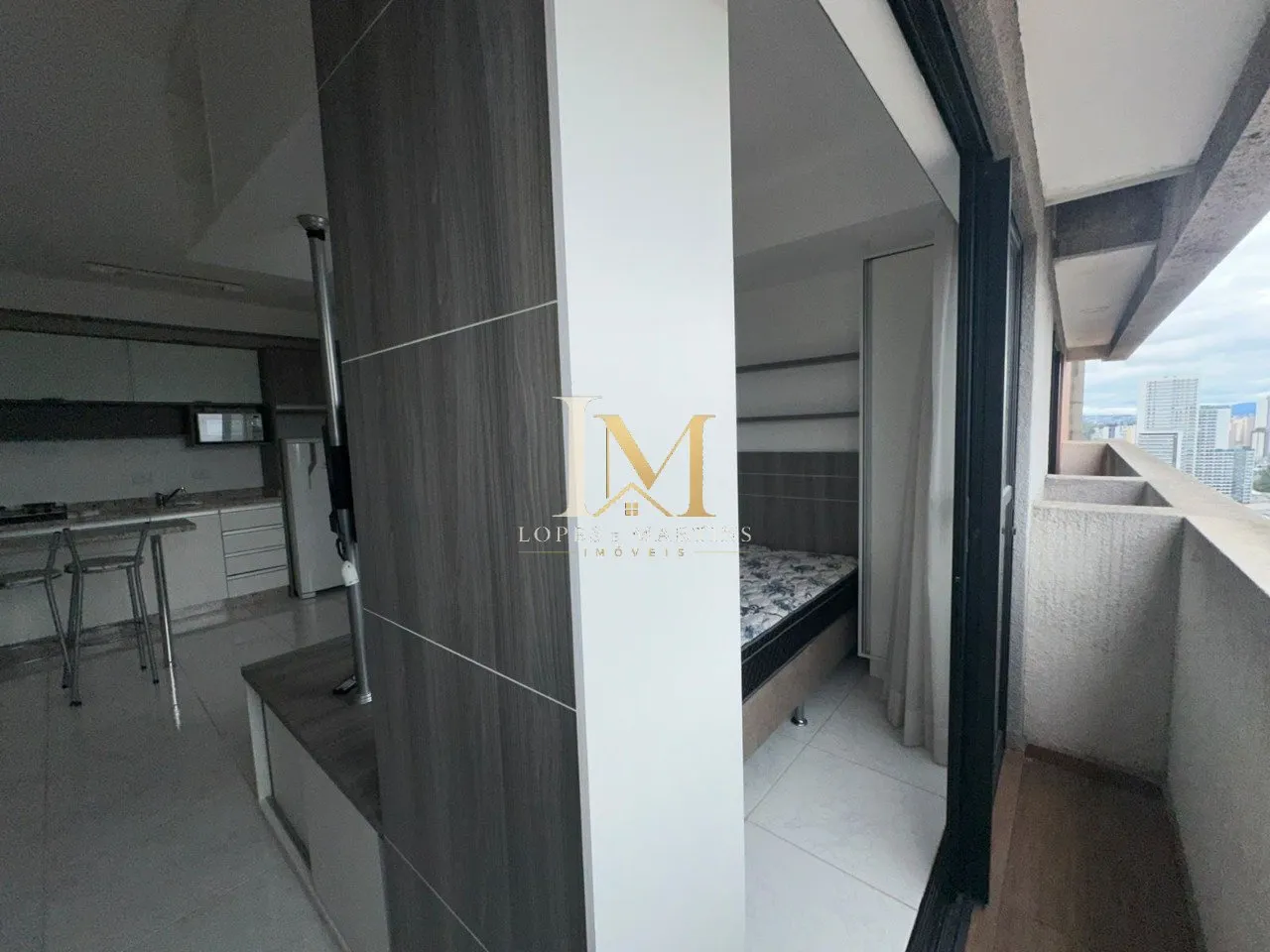 One-bedroom apartment with a washing machine — photo 18