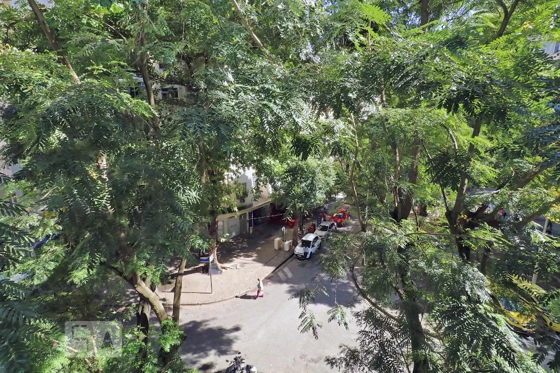Apartamento de 1 quarto com piso de cerâmica e armários embutidos — photo 2