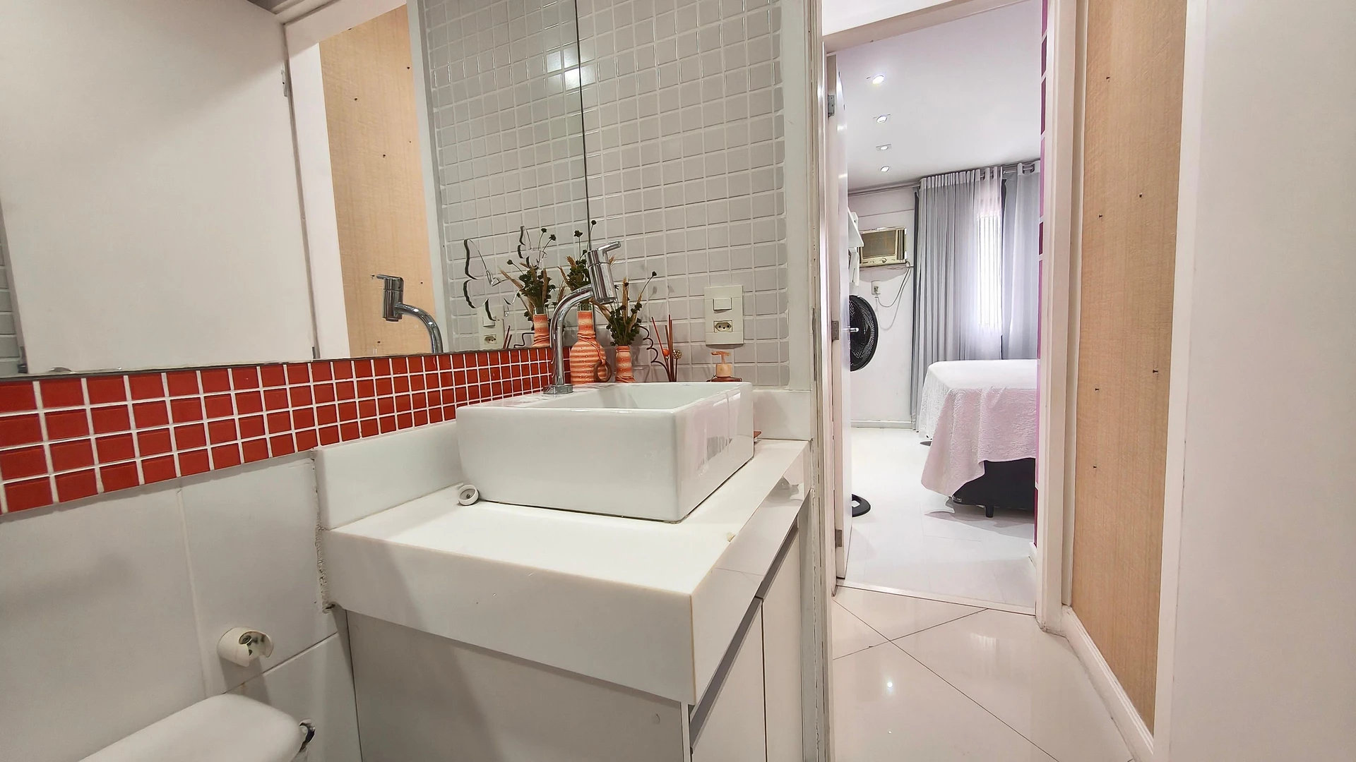 One-bedroom apartment in a building with a gym — photo 23
