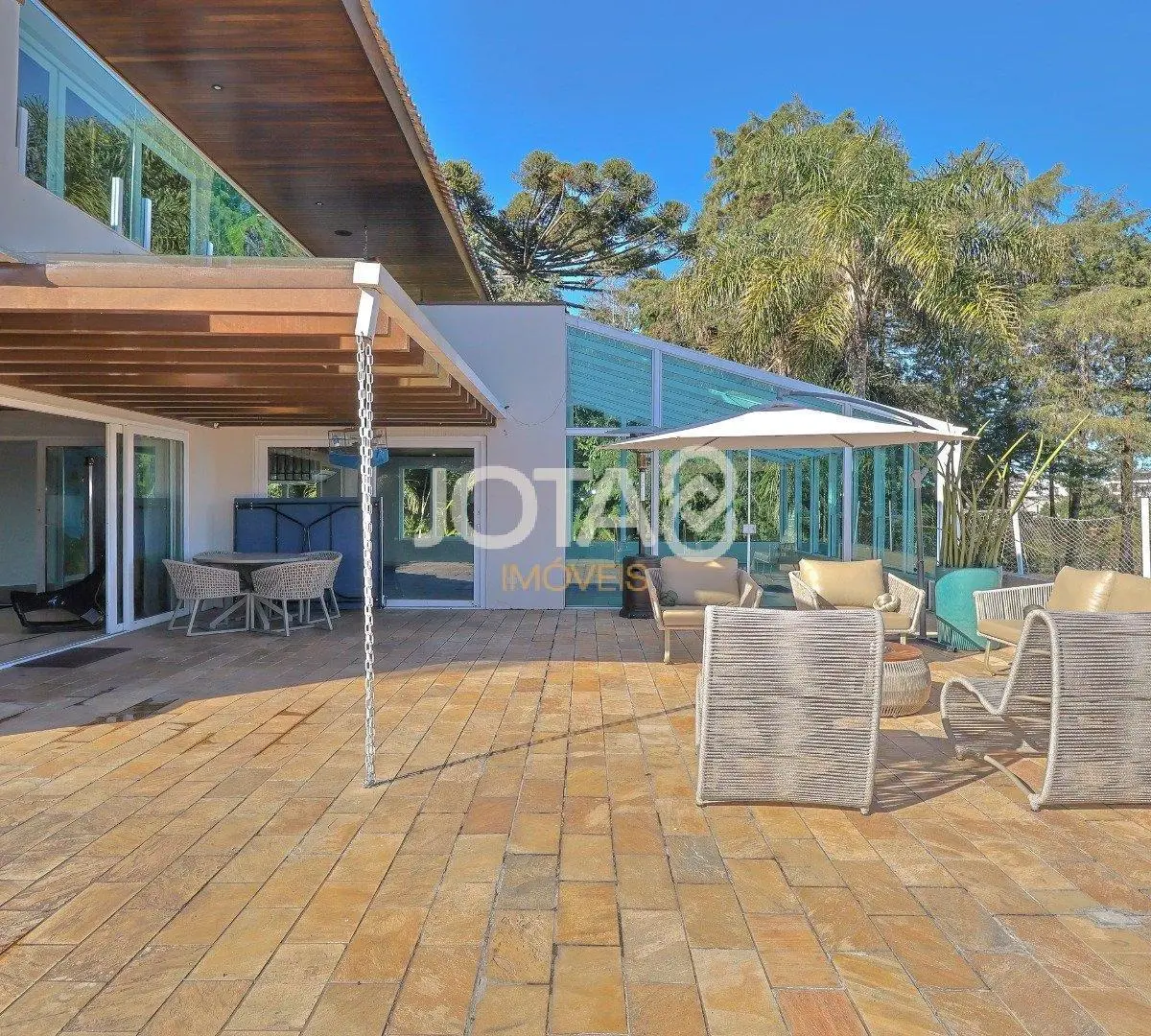 House with 5 suites, 8 baths and 6 parking spaces — photo 6