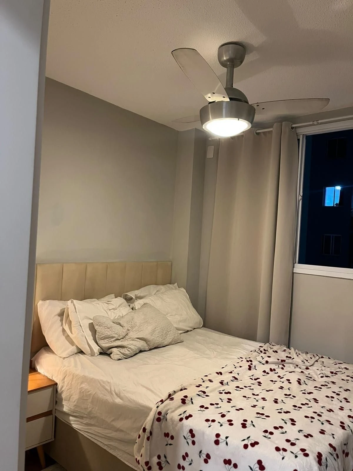 2-bedroom apartment in a building with a gym — photo 2