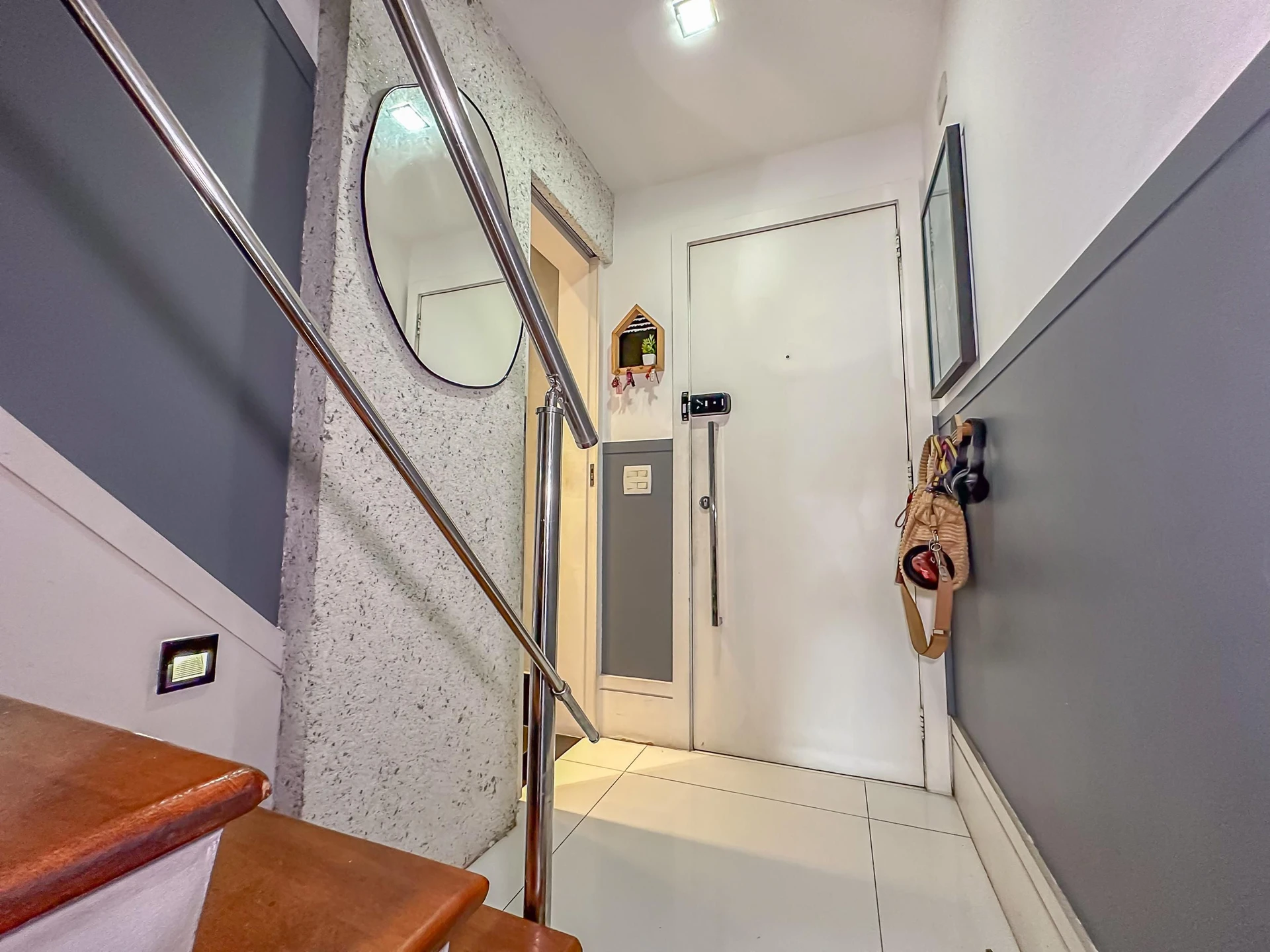Furnished 2-bedroom apartment with 2 bathrooms — photo 53