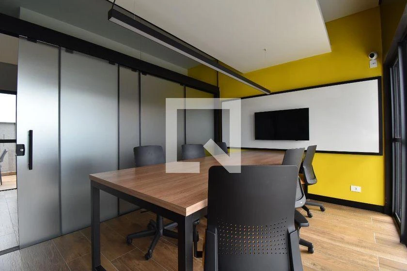 3-bedroom apartment in a building with a gym — photo 7